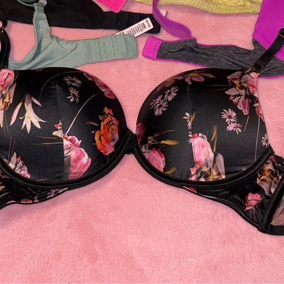 11 Victoria Secret bras (sold all together) 32C - Picture 7 of 13